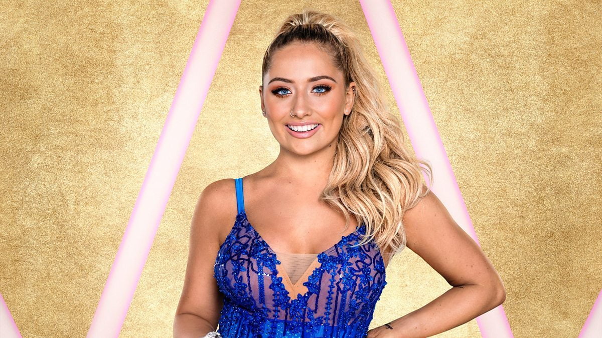 Saffron Barker's Boyfriend, Earnings, Age, Net Worth & More